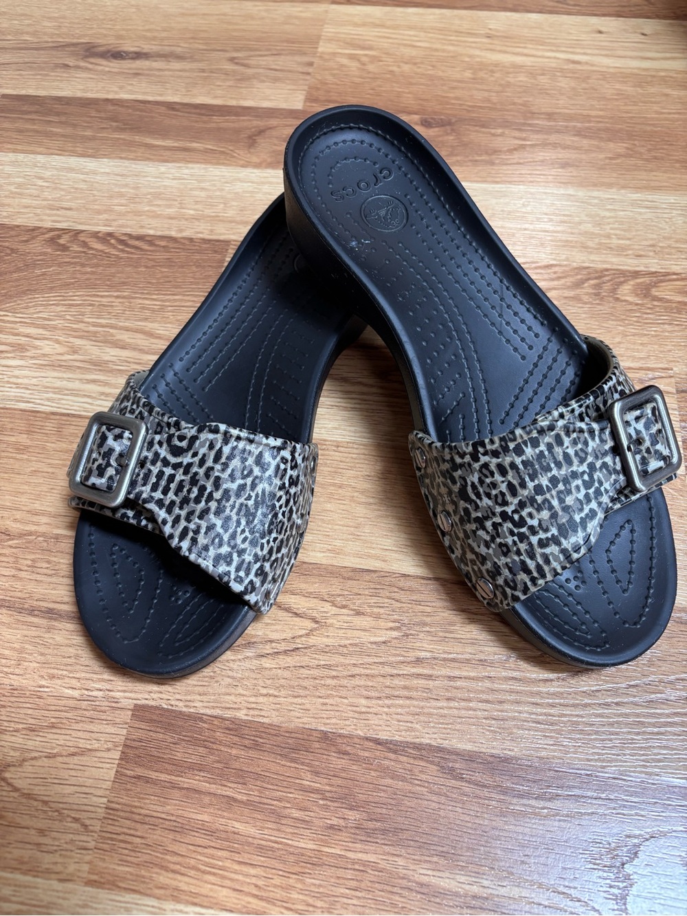 Crocs Womens Sarah Slides Leopard Print Black Grey Buckle Sandals Size 9